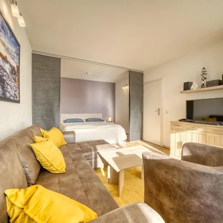 - Haus C, App 0c0702 Apartment
